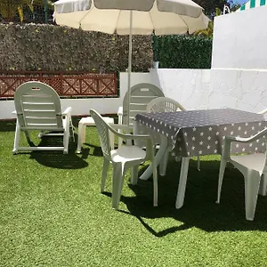 https://apartamento-de-1-dormitorio-en-victoria-court-2-los-cristianos.in-canary-islands.com